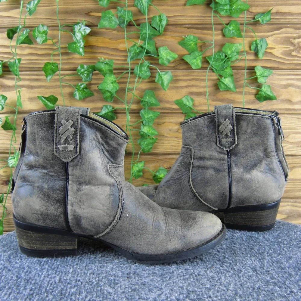 Very Volatile Distressed Gray Leather Fringe Western‎ Ankle Boots - Women's 7.5